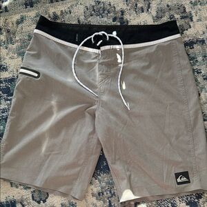 Quiksilver Men's Gray Boardshorts with Black Waistband